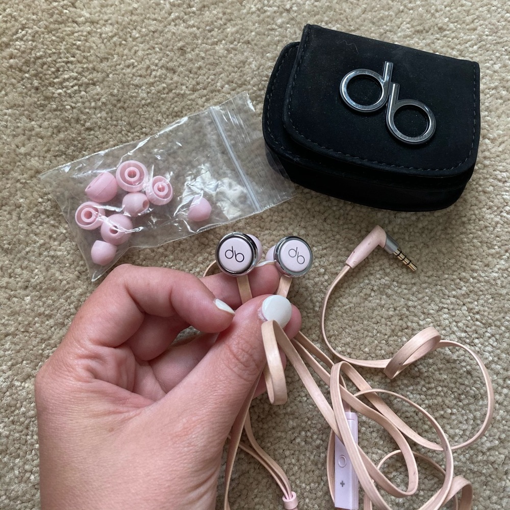 Beats by Dr. Dre Women’s Light Pink Diddy Beats